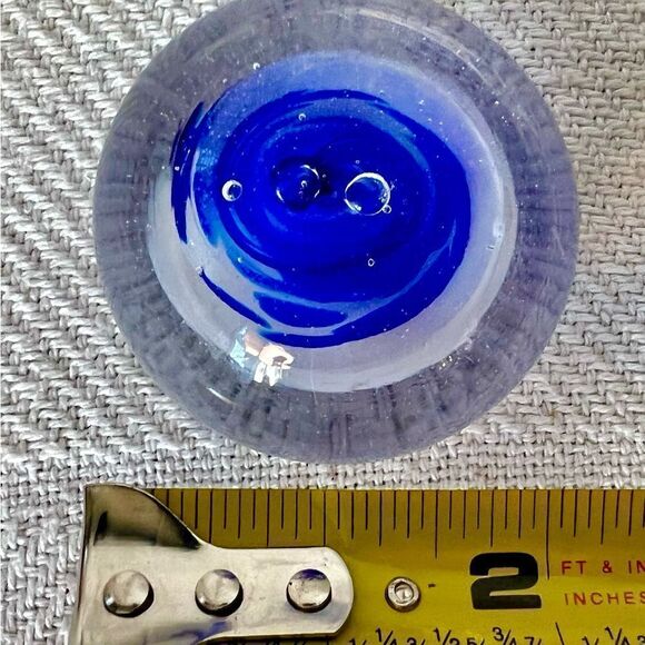 Small Art Glass Paperweight Blue/White Swirl  With Bubbles. - Picture 5 of 6
